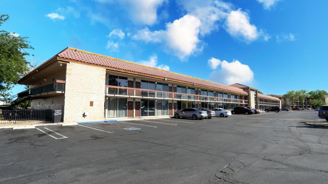 G T Hotels Inn & Suites Extended Stay ヴィクターヴィル エクステリア 写真